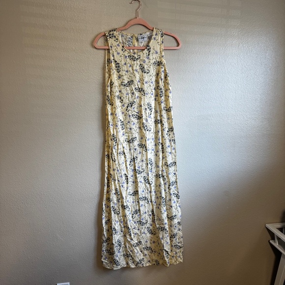 Studio Ease Dresses & Skirts - VINTAGE Floral Sleeveless Maxi Dress